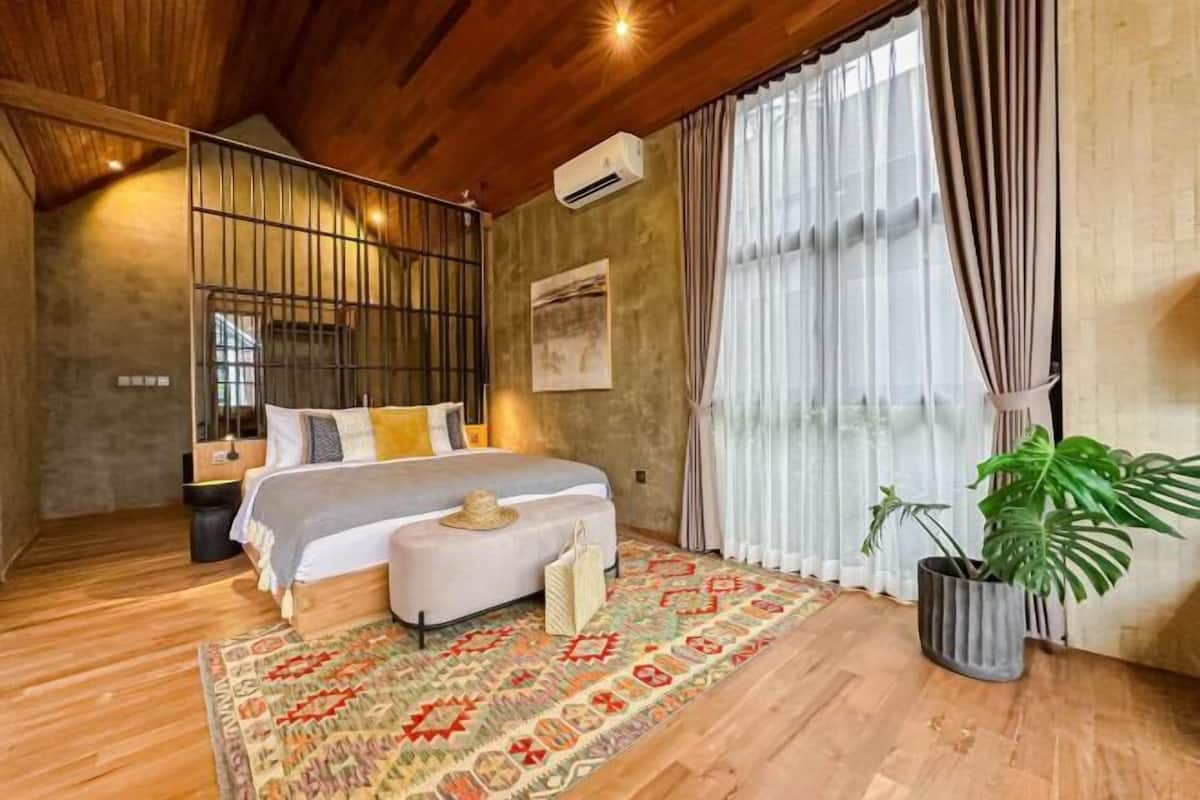 Egyptian cotton sheets, premium bedding, free minibar items