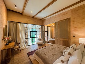 1 bedroom, Egyptian cotton sheets, premium bedding, free minibar items
