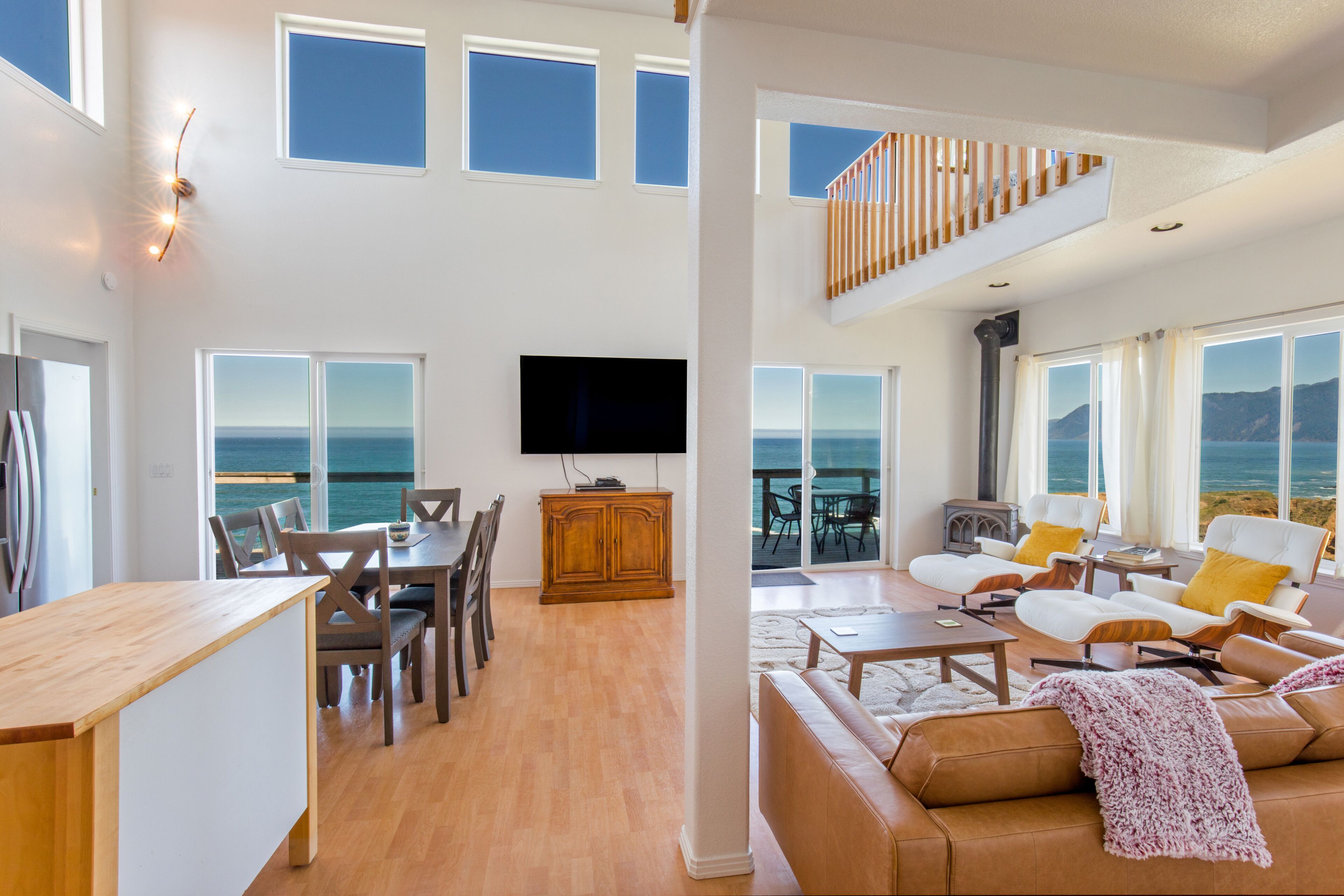 Smart TV, fireplace, DVD player, books