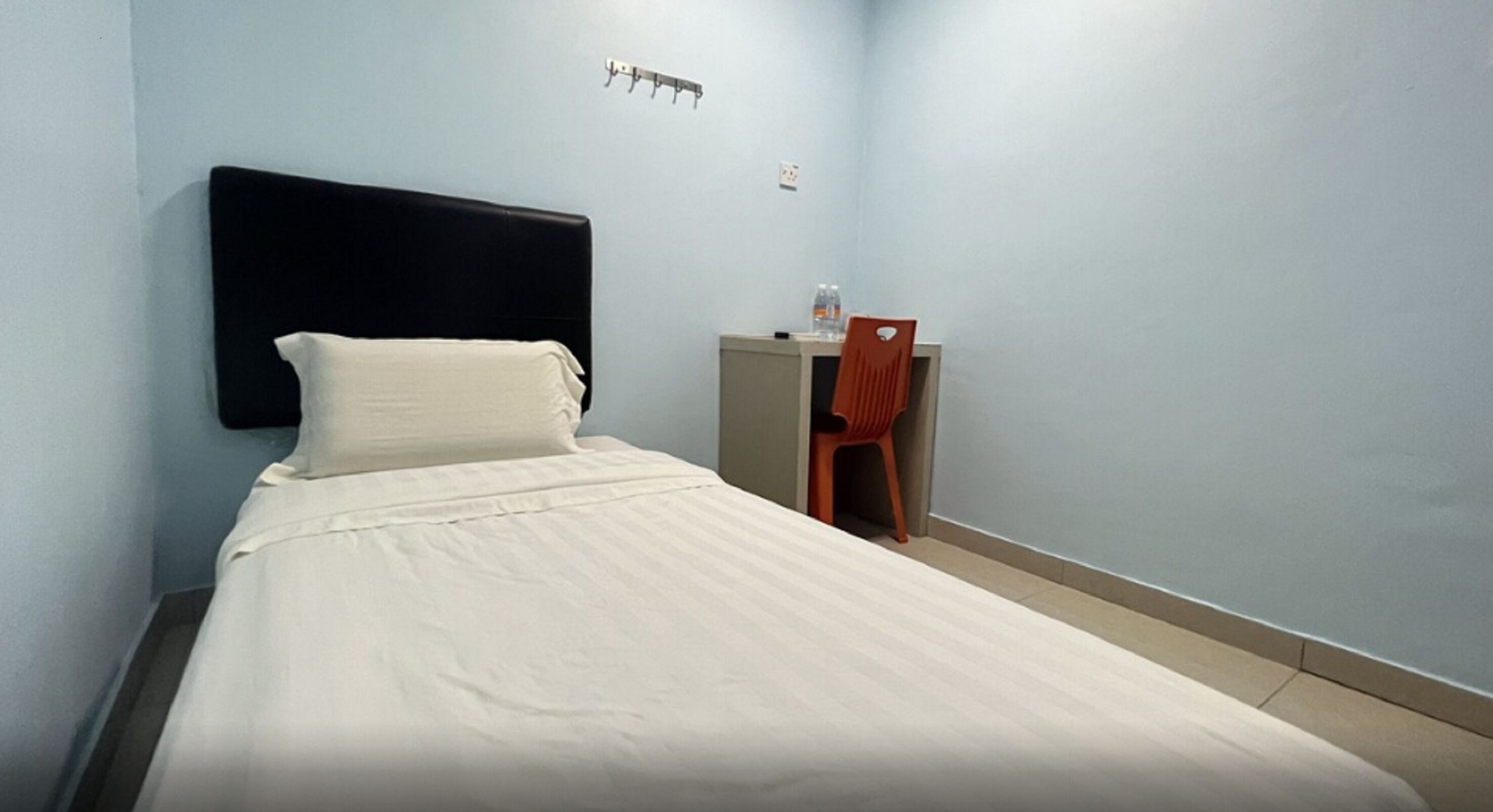 standard single room | bed sheets