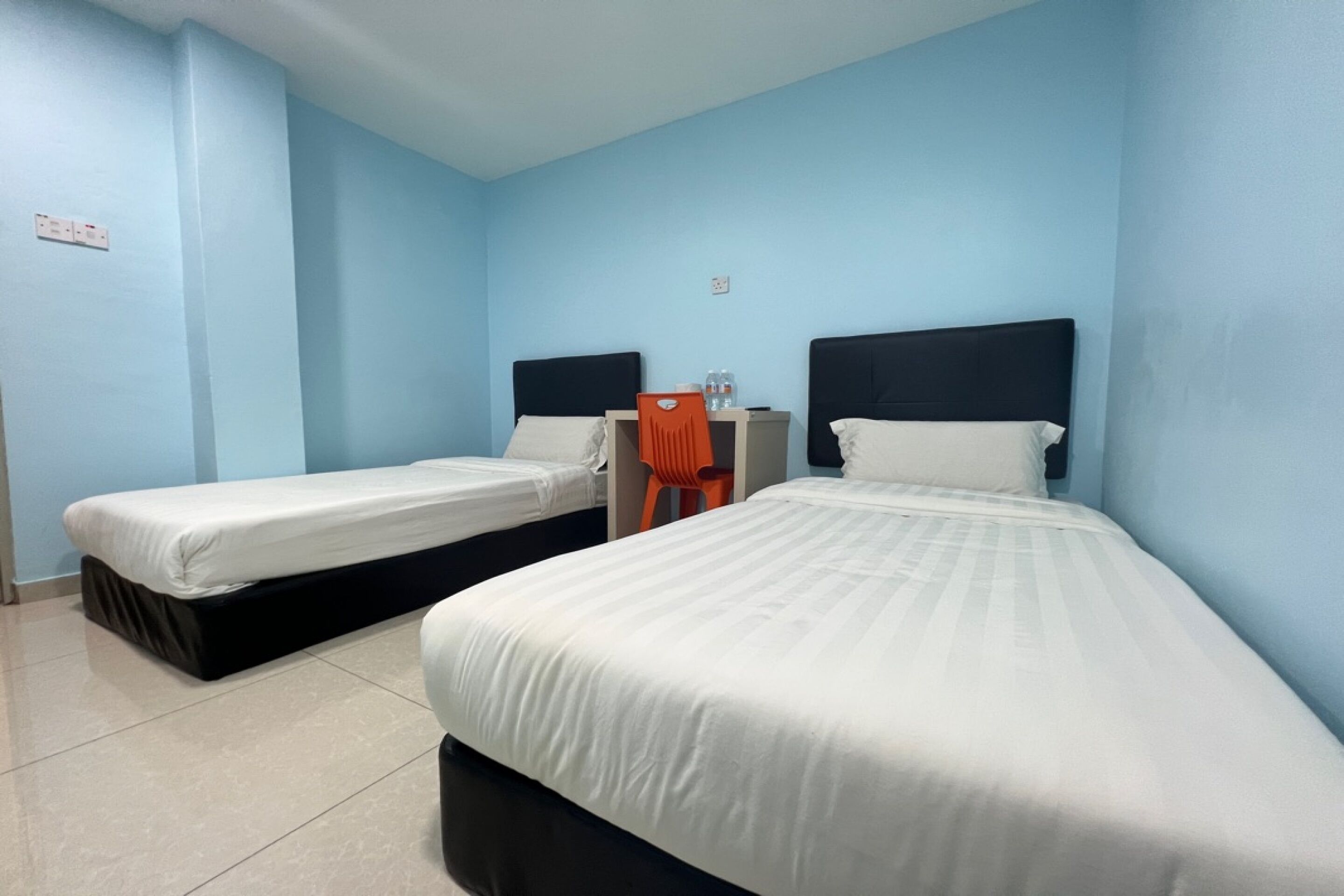 standard twin room | bed sheets