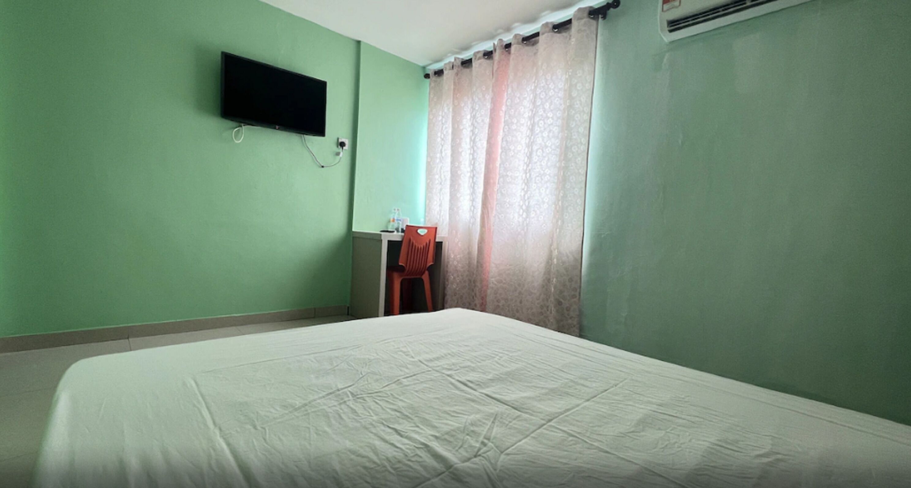 deluxe double room | bed sheets