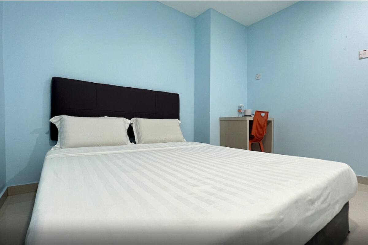 standard double room | bed sheets