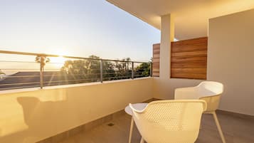 Luxury-Suite, Meerblick | Terrasse/Patio