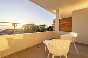 Luxury Suite, Sea View | Terrace/patio