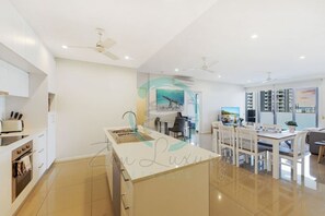 Appartamento Executive | Cucina privata | Frigorifero, microonde, forno, piano cottura