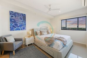 Condo ejecutivo | 2 habitaciones, escritorio y espacio para trabajar con laptop 