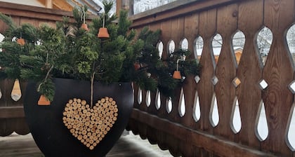 Apartment 'Mitterbruggehof Enzian' with Mountain View, Shared Garden and Wi-Fi