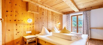 Apartment 'Mitterbruggehof Enzian' with Mountain View, Shared Garden and Wi-Fi