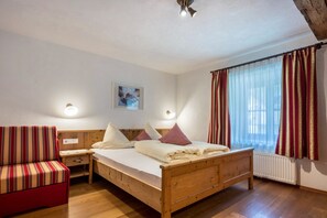 1 bedroom, free WiFi, bed sheets - Apartment 'Mitterbruggehof Alpenrose' with Mountain View, Shared Garden and Wi-Fi (Rasun Anterselva)