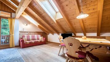 Fernseher, Tischtennisplatte