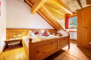 1 bedroom, free WiFi, bed sheets - Apartment 'Mitterbruggehof Berganemone' with Mountain View, Shared Garden and Wi-Fi (Rasun Anterselva)