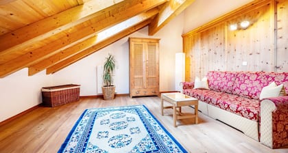 Apartment 'Mitterbruggehof Berganemone' with Mountain View, Shared Garden and Wi-Fi