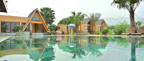 Outdoor pool, pool umbrellas