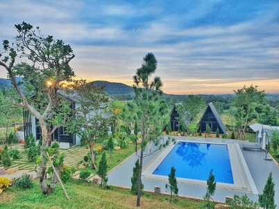 Suha retreat Soc Son