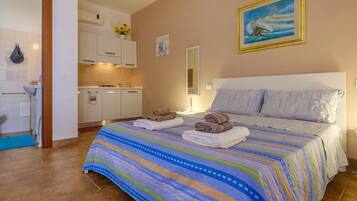 1 bedroom, free WiFi, bed sheets