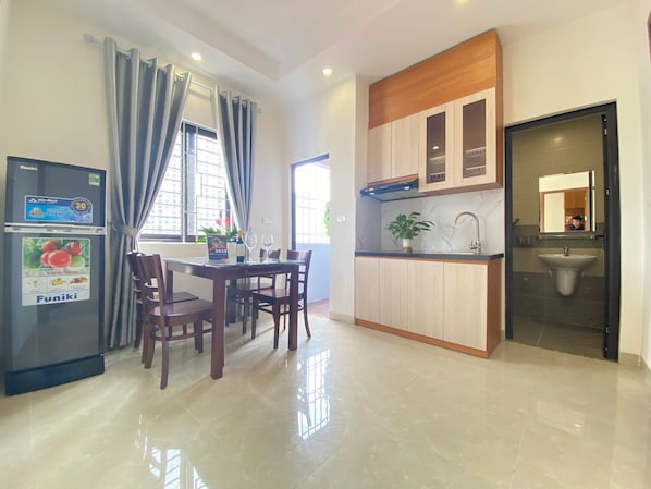 Basic Apartment | Private kitchen | Fridge, stovetop
