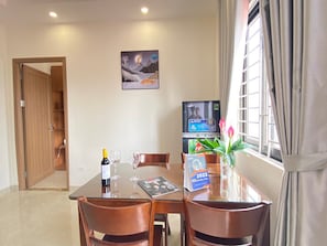 Basic Apartment | Living area