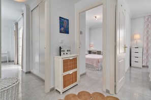 4 bedrooms, iron/ironing board, free WiFi, bed sheets - Holiday Home 'Casa Mariposa' with Sea View, Wi-Fi and Air Conditioning (Almuñécar)