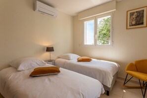 3 bedrooms, iron/ironing board, free WiFi, bed sheets