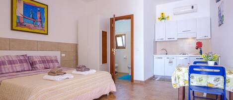 1 bedroom, free WiFi, bed sheets