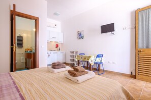 1 bedroom, free WiFi, bed sheets