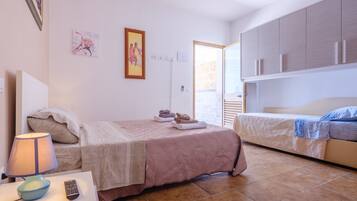 1 bedroom, free WiFi, bed sheets
