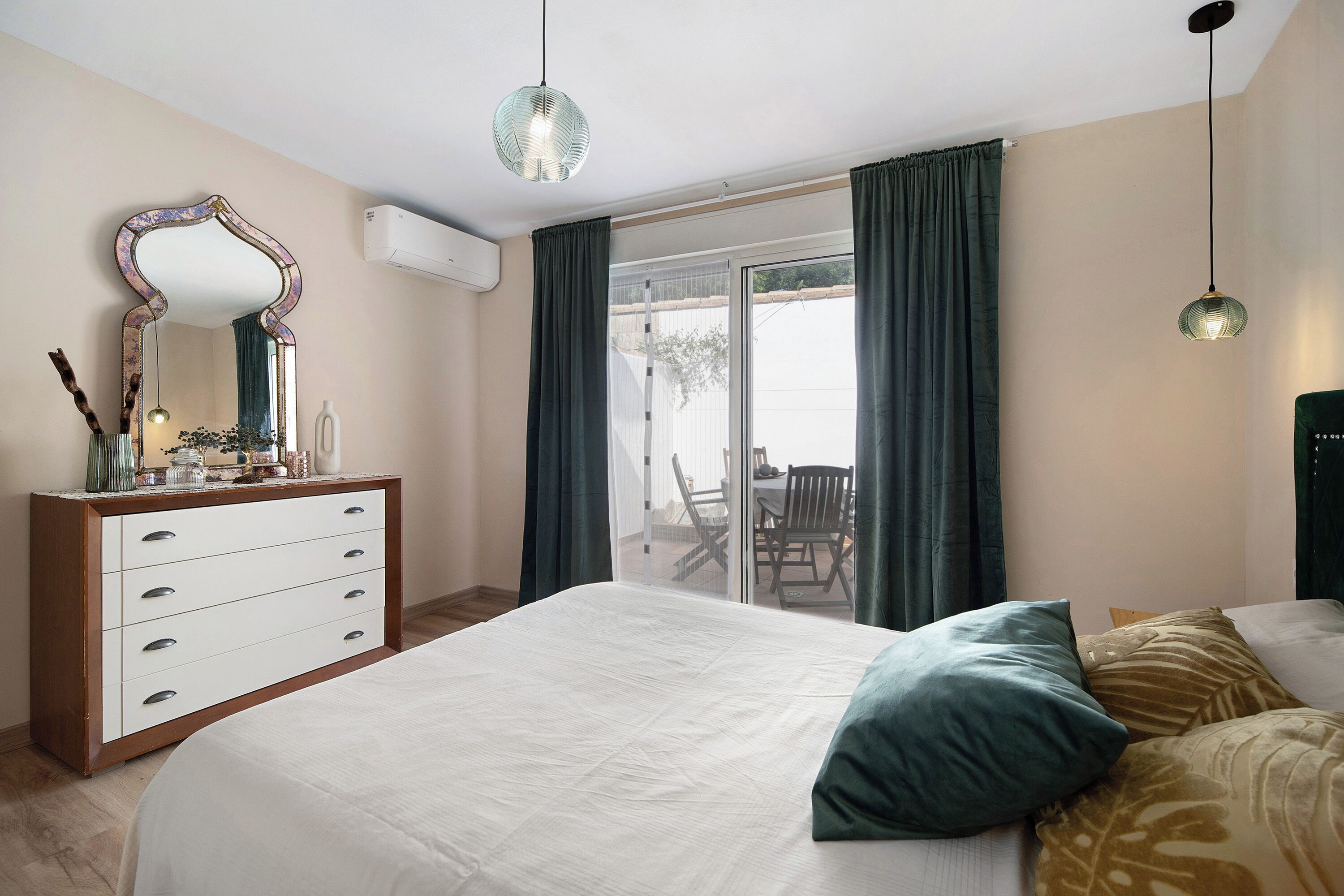 1 slaapkamer, een strijkplank/strijkijzer, gratis wifi, beddengoed