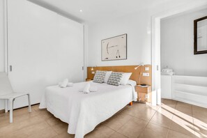 1 habitación, tabla de planchar con plancha, wifi gratis y ropa de cama 