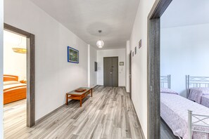 3 bedrooms, iron/ironing board, bed sheets - Apartment 'Casa Vacanze La Torre' with Sea View, Balcony and Air Conditioning (Gallipoli)