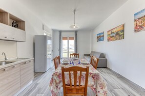 Dining - Apartment 'Casa Vacanze La Torre' with Sea View, Balcony and Air Conditioning (Gallipoli)