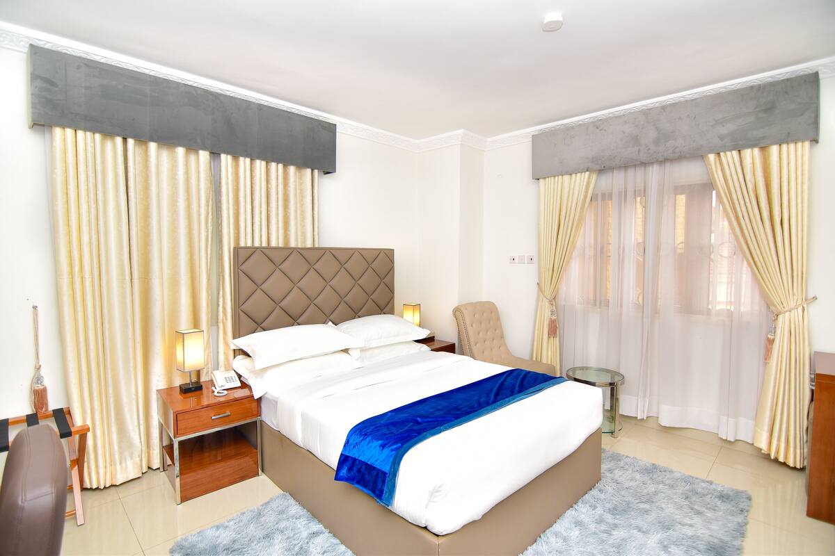 Egyptian cotton sheets, premium bedding, down duvets, minibar