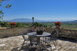 Family Villa, Multiple Bedrooms, Mountainside (Villa del Colle) | Outdoor dining - Villa del Colle (Torgiano)