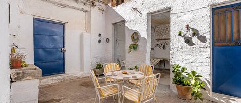 屋外ダイニングエリア