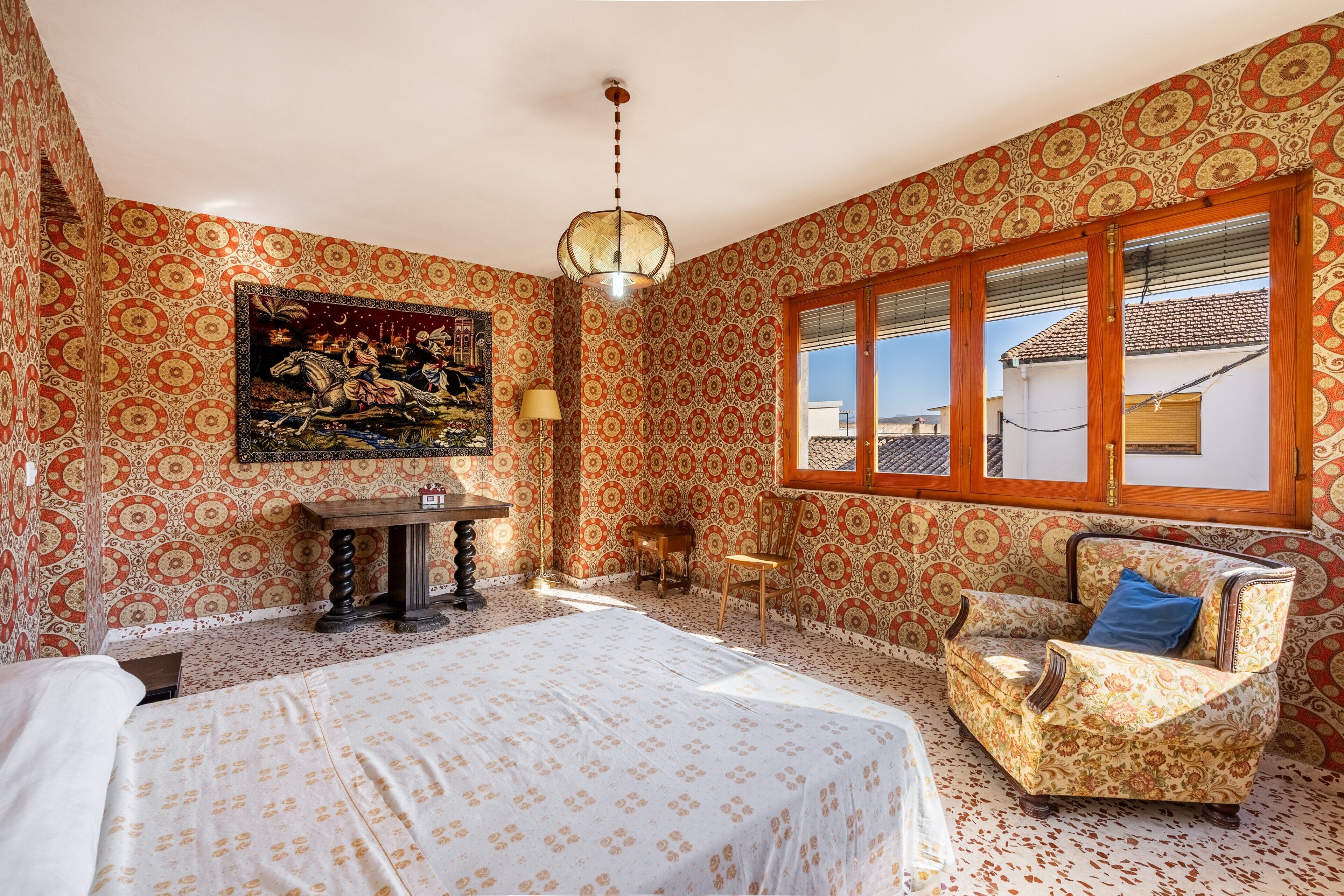 6 slaapkamers, een strijkplank/strijkijzer, gratis wifi, beddengoed