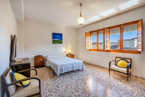 6 室のベッドルーム、アイロン / アイロン台、WiFi (無料)、ベッドシーツ