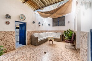 Interior - Country House 'Casa Solariega Con Encanto' with Mountain View, Private Terrace and Wi-Fi (Padul)