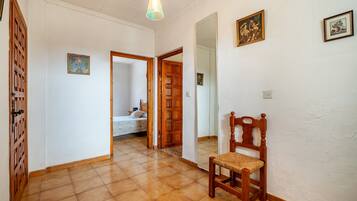 6 bedrooms, iron/ironing board, free WiFi, bed sheets