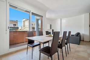 Dining - Apartment 'Sara' with Private Terrace, Wi-Fi and Air Conditioning (L'Aldea)