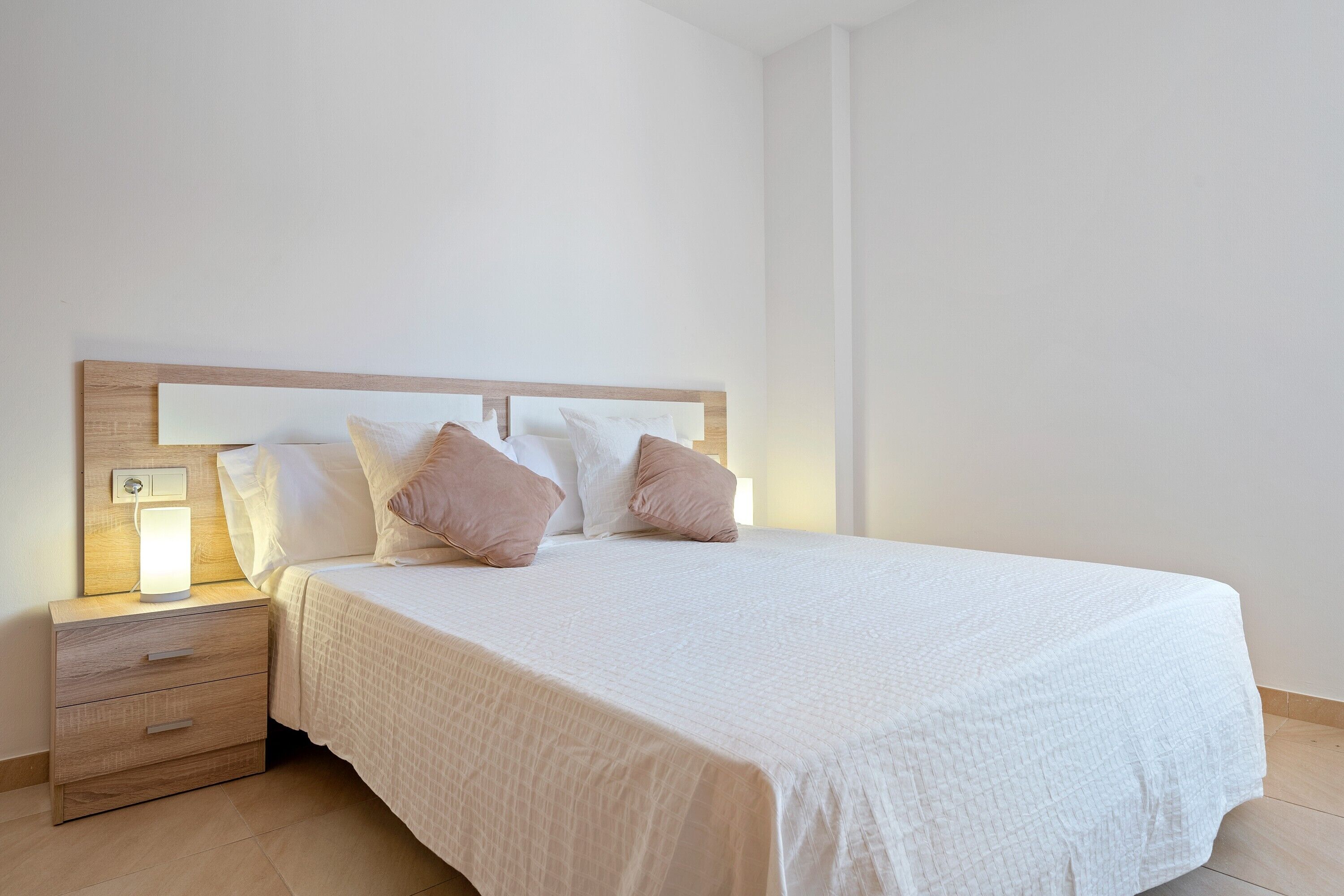 2 dormitoris, planxa i posts de planxar, wifi gratuïta i roba de llit 