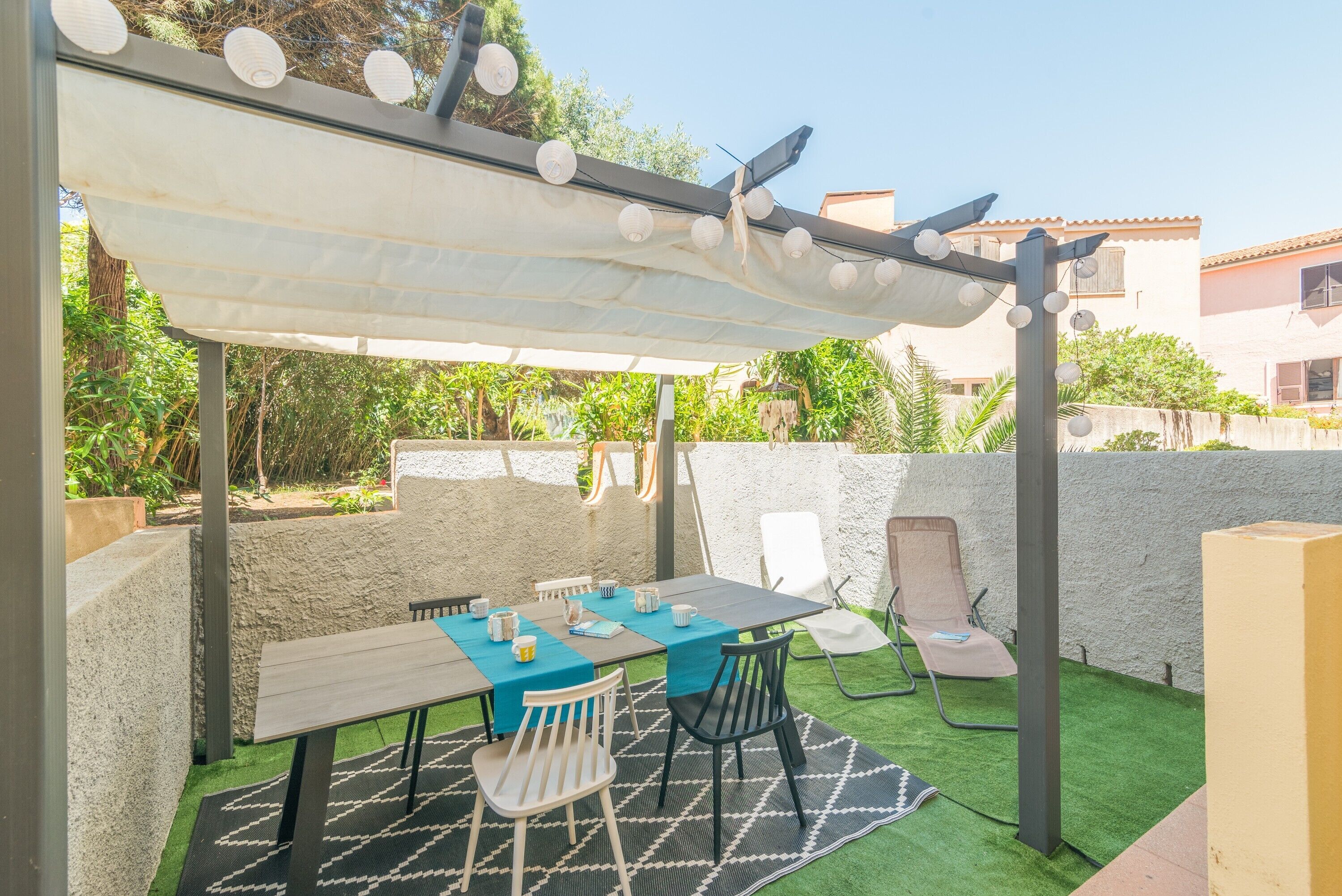 屋外ダイニングエ  リア