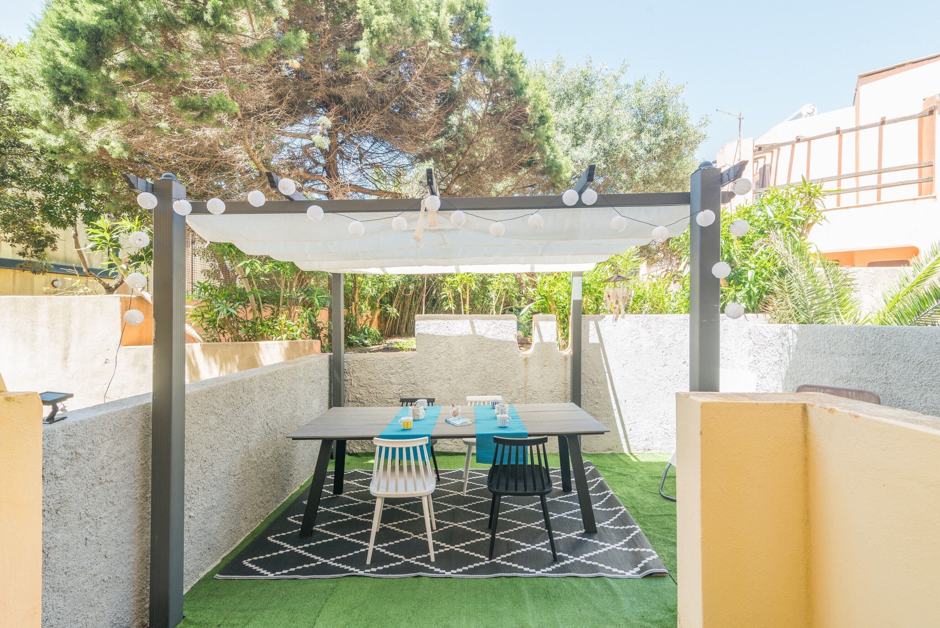 屋外ダイニングエリア