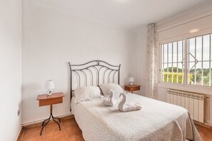 3 habitaciones, tabla de planchar con plancha y wifi gratis 