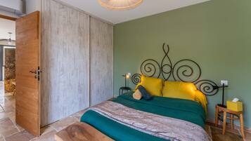 1 bedroom, free WiFi, bed sheets