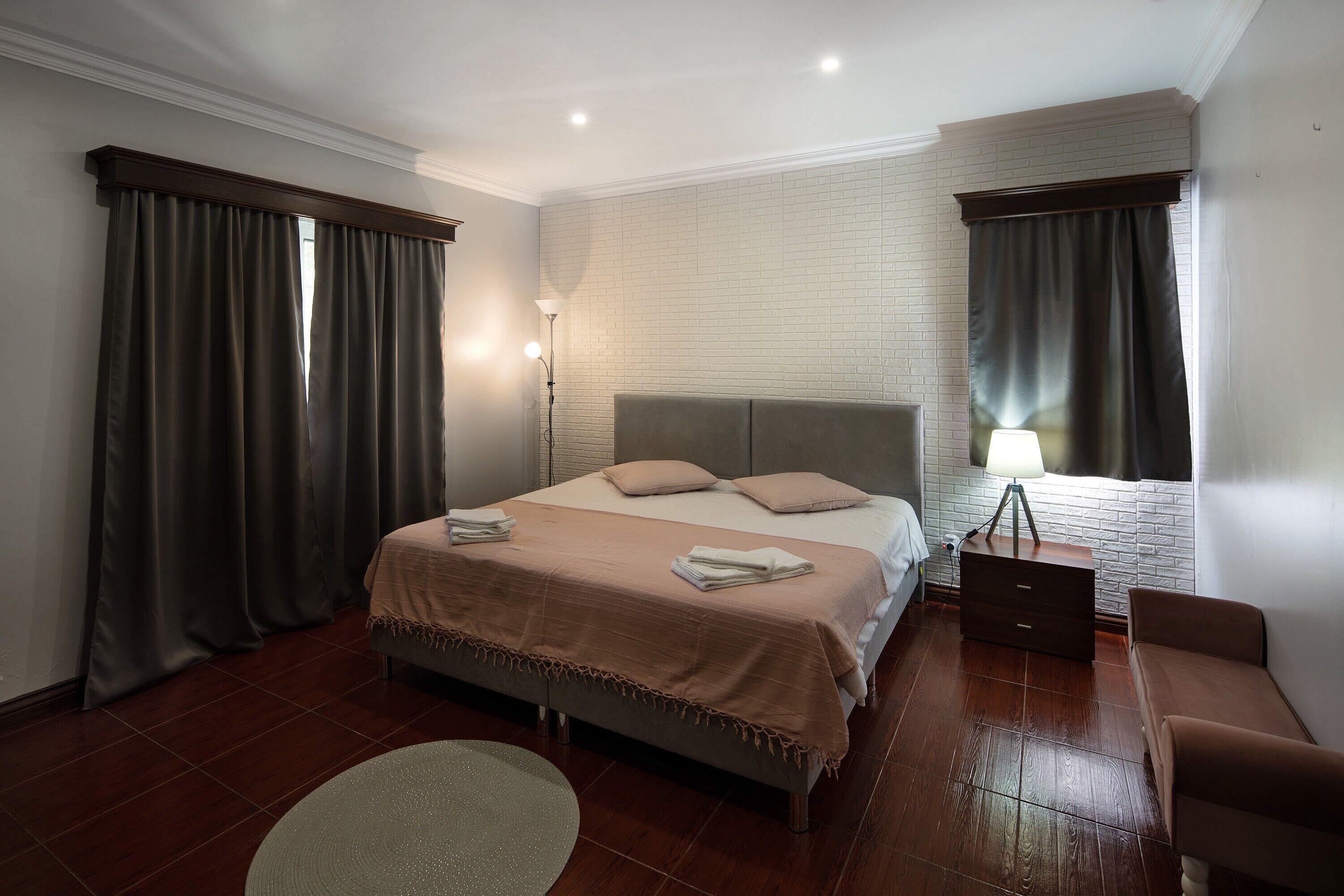 4 habitaciones, tabla de planchar con plancha y wifi gratis 