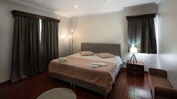 4 habitaciones, tabla de planchar con plancha y wifi gratis