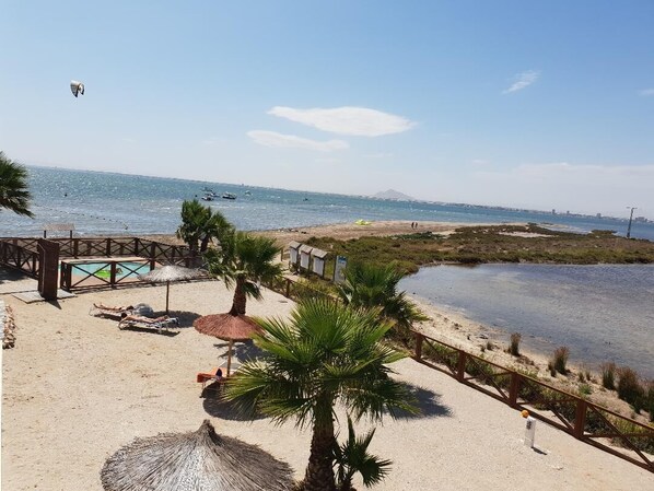 Camastros y toallas de playa 