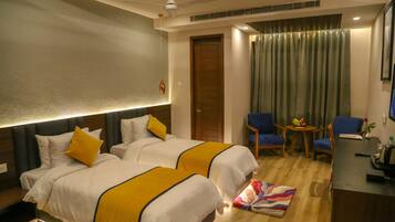 Superior Room | Minibar, desk, iron/ironing board, rollaway beds