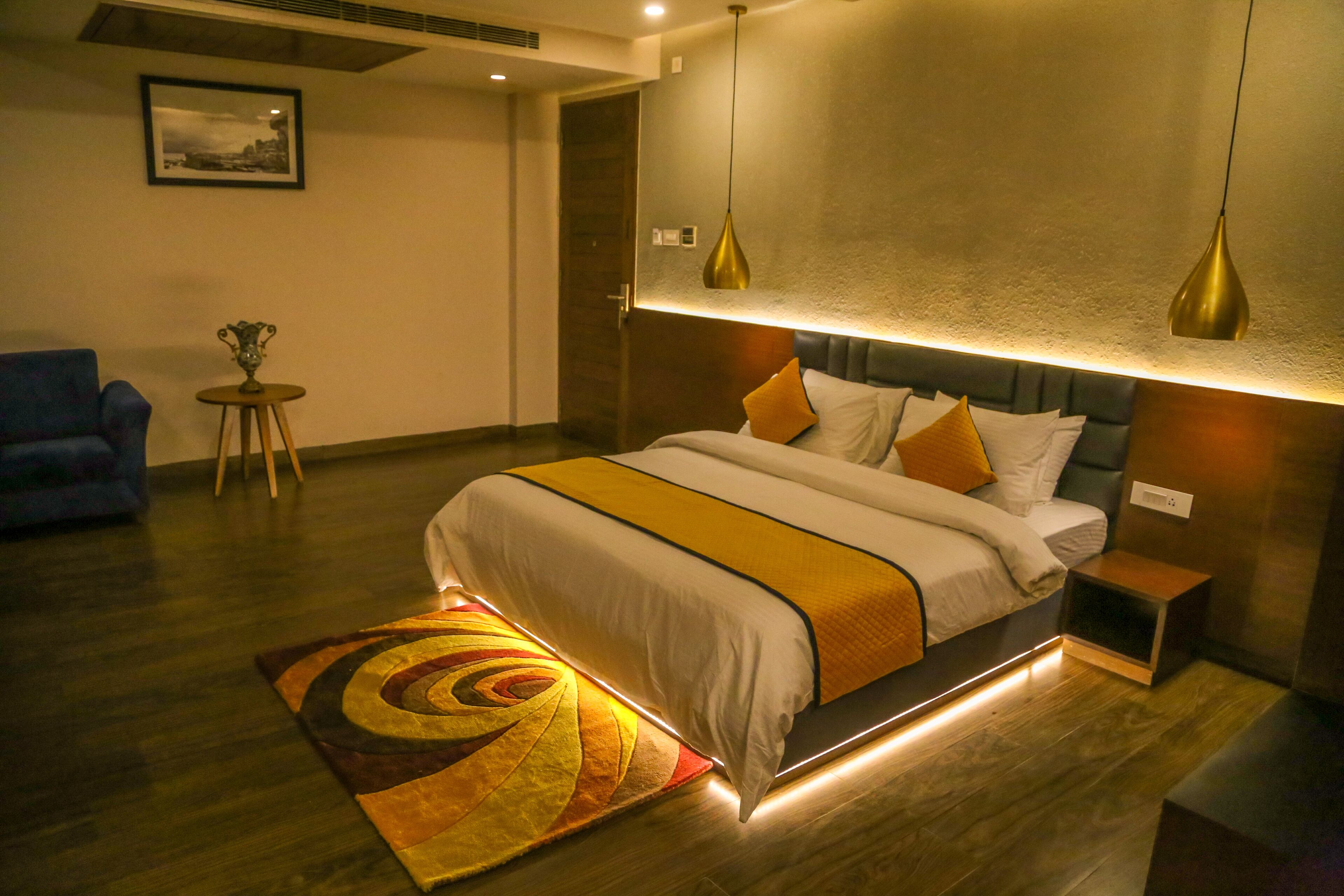 Suite | Minibar, escriptori, planxa i posts de planxar i llits addicionals 