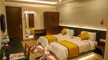 Superior Room | Minibar, desk, iron/ironing board, rollaway beds